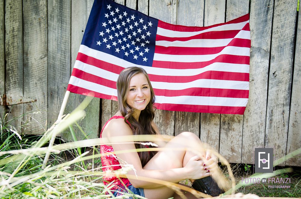 Summer Senior Session | 4th of July Session | Patriotic Theme | Clothing Details | Session Details | Fotos by Franzi Photography